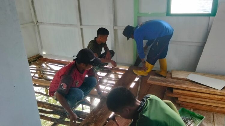 Renovasi RTLH Milik Bapak Nardianto Masuki Tahap Pemasangan Gelagar Lantai