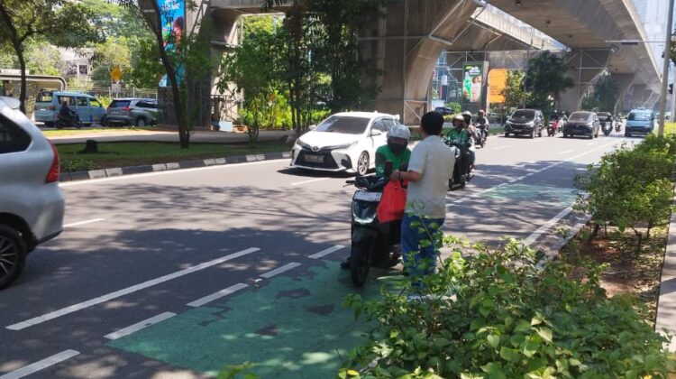 Bank BRI Cabang Mega Kuningan Gelar Program Jumat Berkah, Perkuat Komitmen untuk Saling Berbagai