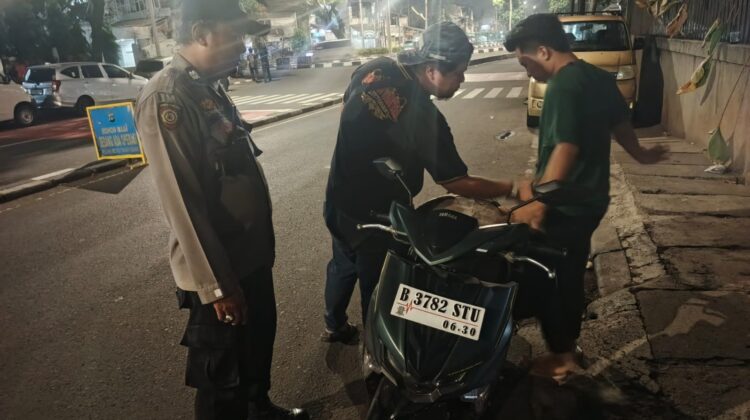 Polsek Metro Tanah Abang Gelar Razia Stasioner Dini Hari, Antisipasi Gangguan Kamtibmas dan Kejahatan Jalanan