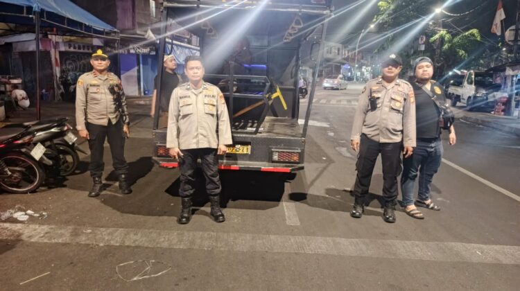 Patroli Ops Cipta Kondisi Mobile Polsek Metro Tanah Abang Jaga Stabilitas Kamtibmas pada Jam Rawan