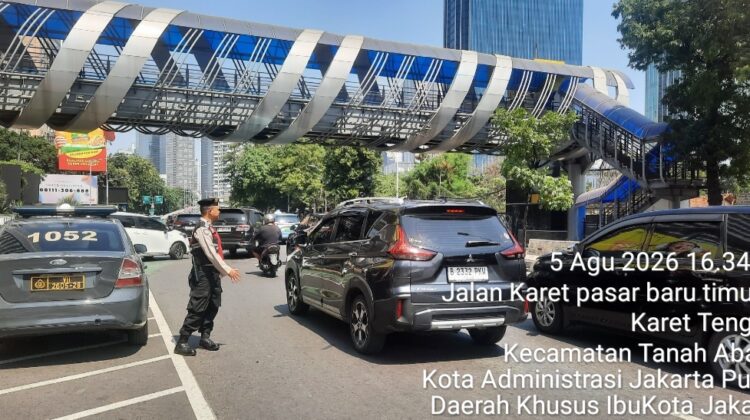 Patko 1052 Polsek Metro Tanah Abang Gelar Strong Point Sore Hari, Wujudkan Kamseltibcarlantas dan Antisipasi Kejahatan Jalanan