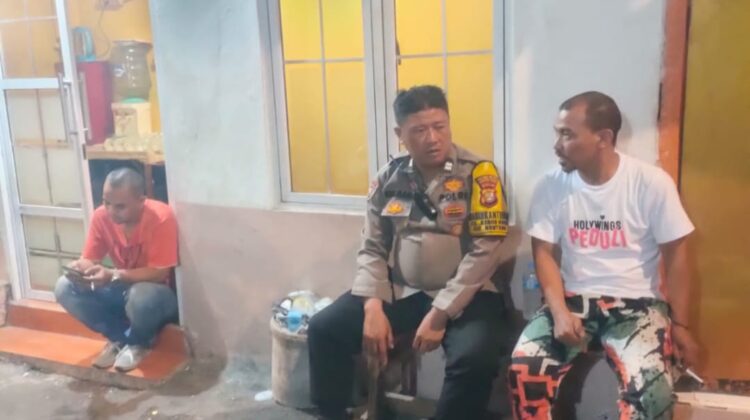 Bhabinkamtibmas Hadir di Satkamling RW 10 Kebon Sirih, Perkuat Kolaborasi Warga Jaga Kamtibmas