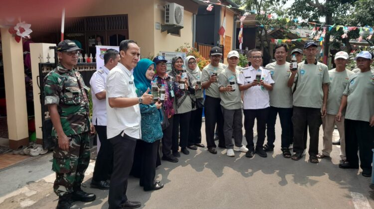Anggota Koramil Curug Monitoring Kegiatan PKK di Bencongan