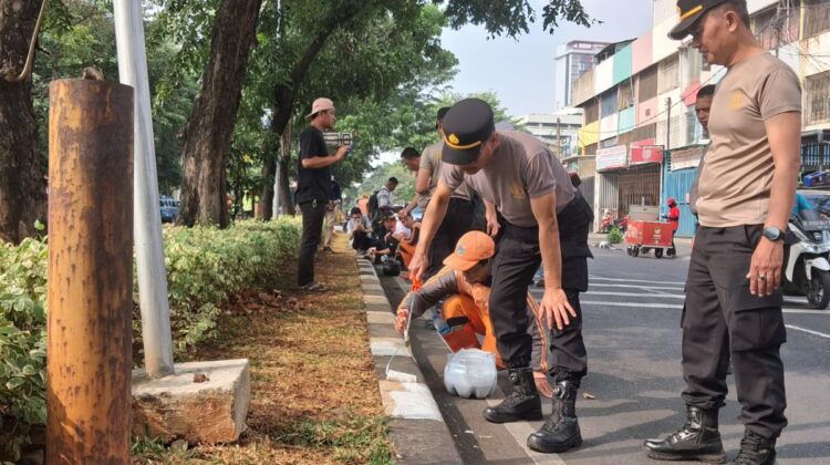 Polsek Senen Gelar Kerja Bakti Gabungan Sambut HUT Ke-81 RI, Libatkan Lintas Instansi