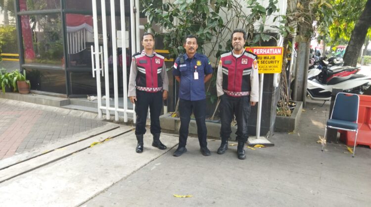 Unit Samapta Polsek Senen Patroli dan Sambangi Kantor Kemensos untuk Jaga Situasi Tetap Kondusif