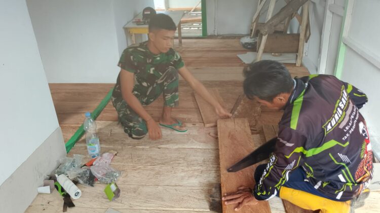 Pemasangan Lantai Tandai Kemajuan Renovasi RTLH Milik Bapak Nardianto di Desa Polewali