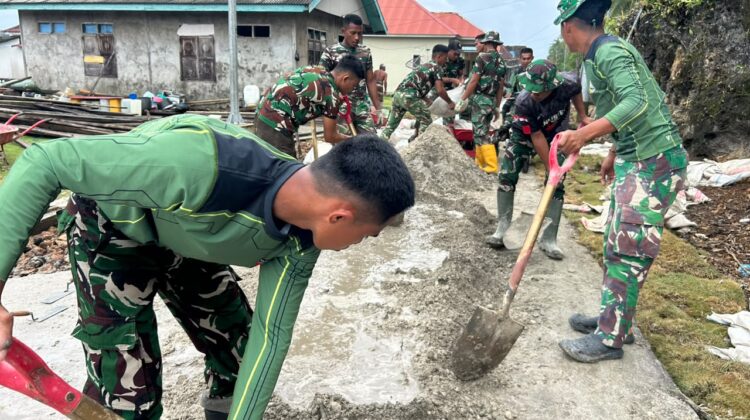Gotong Royong Satgas TMMD dan Warga Percepat Pekerjaan Rabat Beton Jalan di Desa Polewali