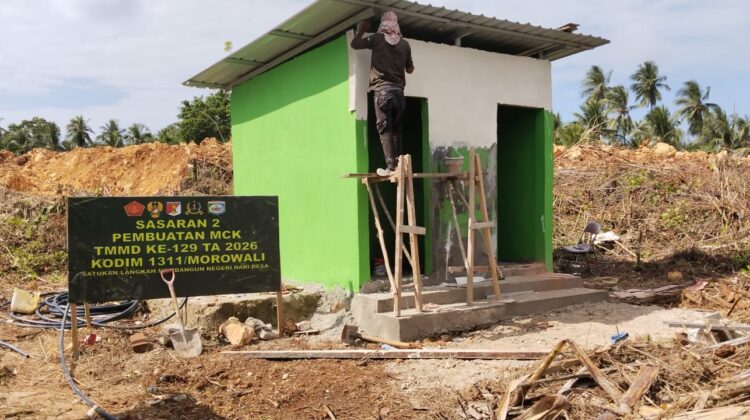 Pengecatan Dinding MCK Masjid Desa Polewali Masuki Tahap Finishing, bukti nyata kinerja satgas TMMD