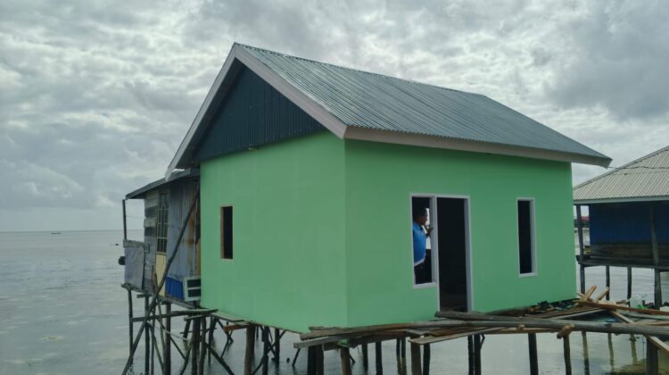 Kebersamaan TNI, Polri, dan Warga Percepat Renovasi RTLH Milik Ibu Syamsiah