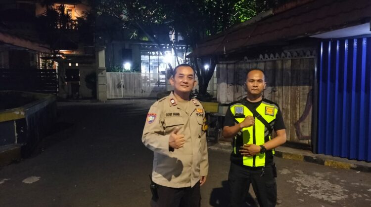 Sambang Satkamling, Bhabinkamtibmas Ajak Tingkatkan Patroli Jelang Subuh