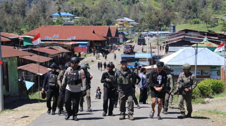 Kaops Damai Cartenz-2026 Tinjau Pos Satgas Kepolisian Ops Damai Cartenz di Sinak, Perkuat Pendekatan Humanis Bersama Masyarakat