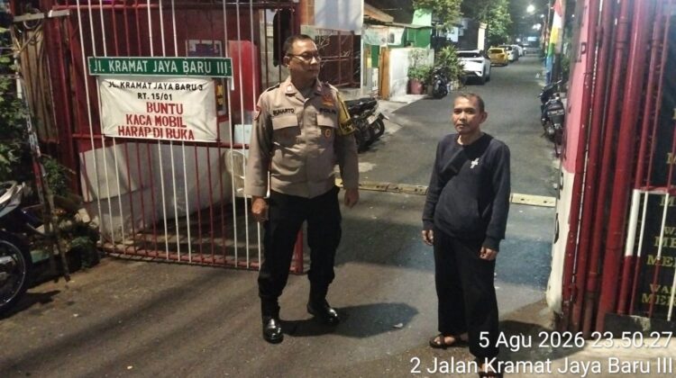 Bhabinkamtibmas Johar Baru Sambangi Poskamling, Ingatkan Tamu Wajib Lapor 1×24 Jam