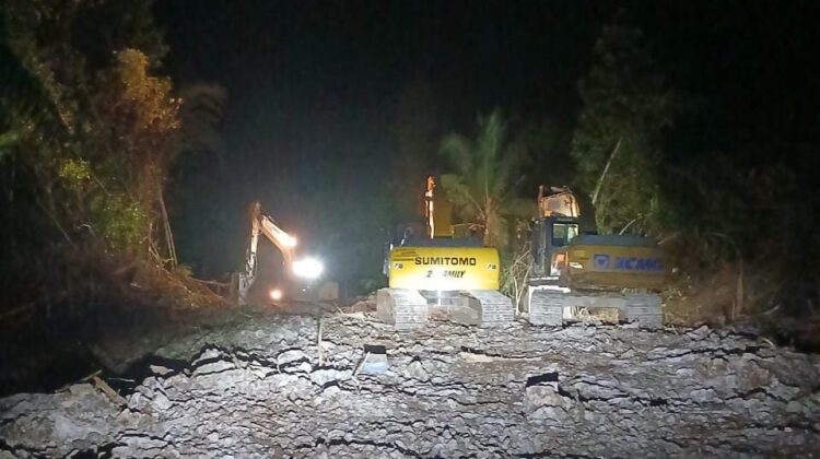 Satgas TMMD Ke-129 Kodim 1311/Morowali Lembur Malam Kejar Penyelesaian Pembukaan Jalan