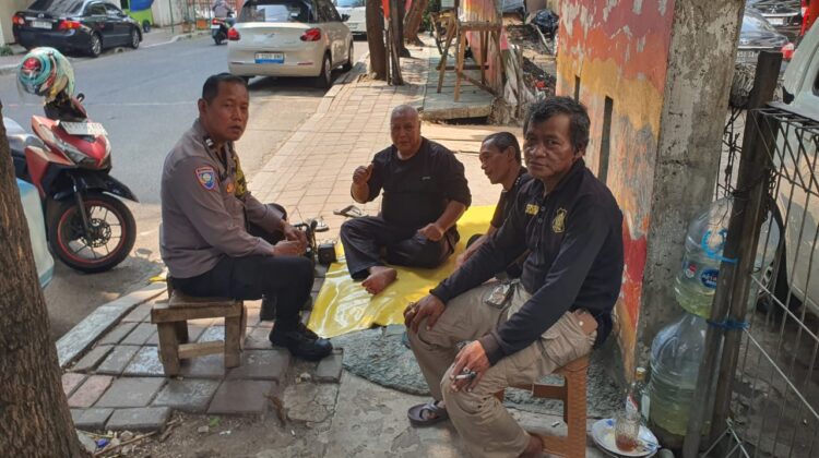 Jaga Jakarta On The Spot, Polsek Sawah Besar Sambangi Ojol dan Warga di Pasar Baru