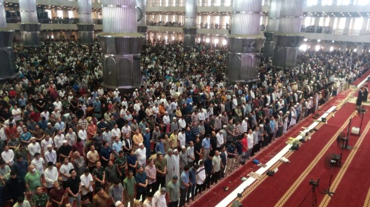 Pelayanan Unit Samapta Polsek Sawah Besar Dalam Sholat Jumat dan Jumat Berkah di Masjid Istiqlal