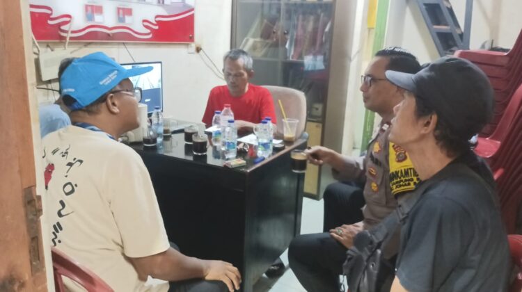 Patroli Malam Perkuat Satkamling, Polsek Johar Baru Ajak Warga Tingkatkan Kewaspadaan Lingkungan