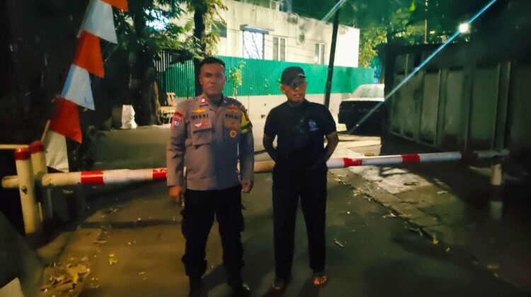 Jaga Keamanan Lingkungan, Bhabinkamtibmas Bendungan Hilir Laksanakan Siskamling Bersama Warga