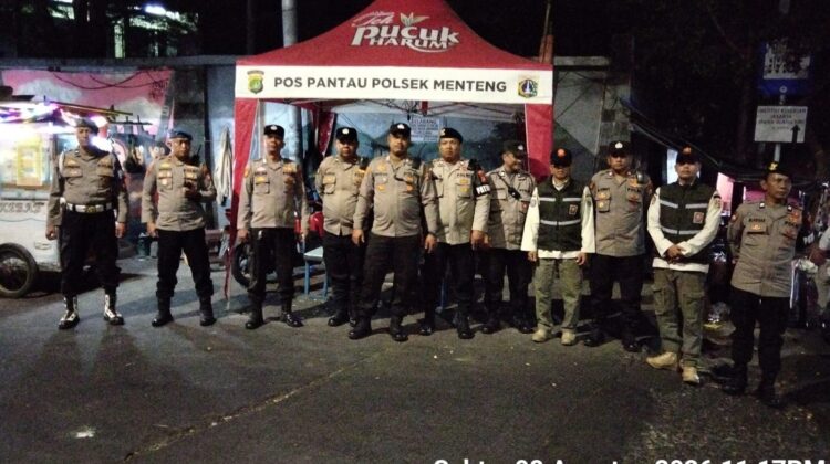 Polisi Jalan Kaki di Perbatasan Kwitang-Kalipasir, Antisipasi Tawuran Malam