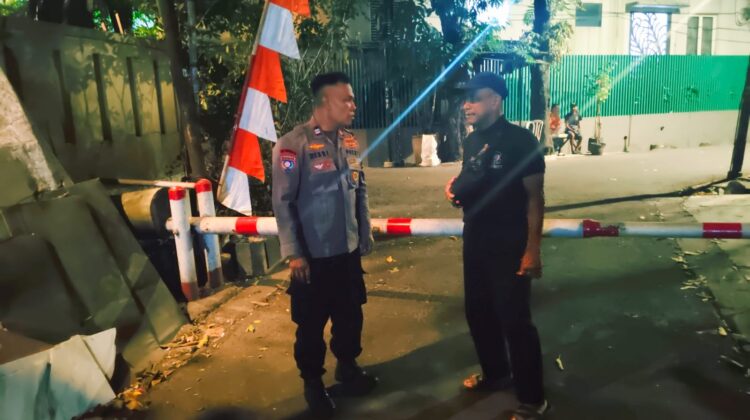 Jaga Keamanan Lingkungan, Bhabinkamtibmas Bendungan Hilir Laksanakan Siskamling Bersama Warga