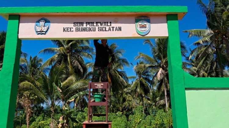 Pengecatan Pagar SDN Polewali Rampung, Satgas TMMD Tingkatkan Kerapian Fasilitas Sekolah