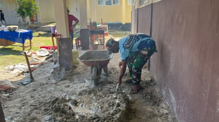 Sinergitas Satgas TMMD dan Masyarakat Percepat Pengecoran Lantai SDN Polewali