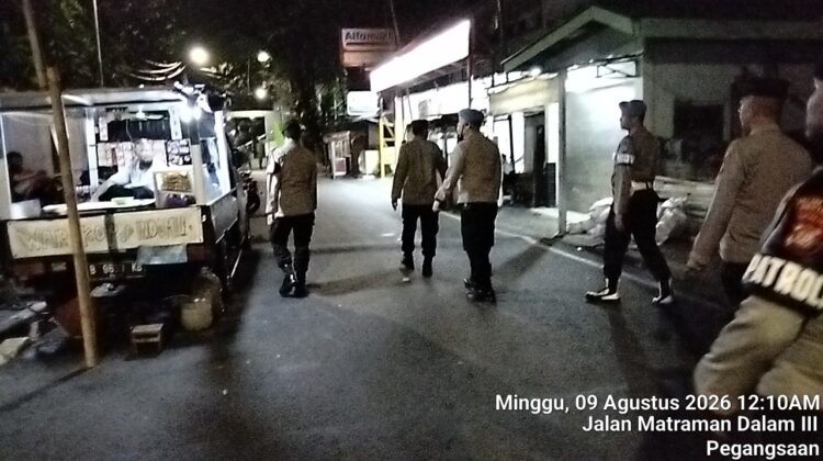 Patroli Jalan Kaki Menteng Sasar Matraman Dalam III, Polisi Cegah Tawuran Malam