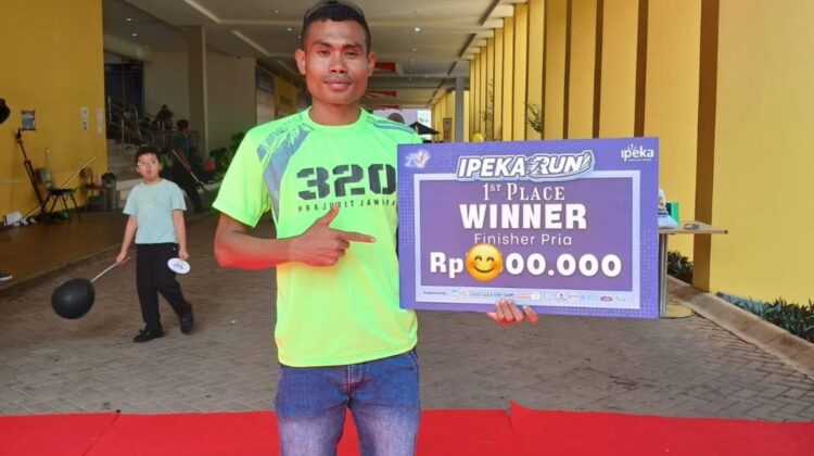 Pratu Miktam dari Yonif 320 Kostrad Raih Juara 1 IPEKA Run 5K Umum