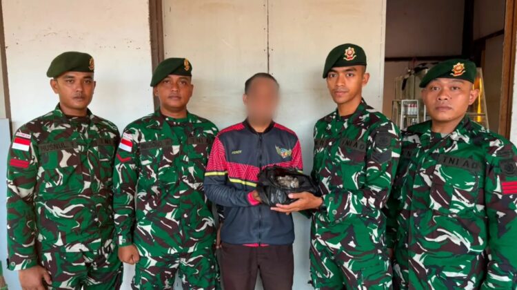 Komsos dan Edukasi Hukum, Satgas Yonarmed 13 Kostrad Terima Sukarela Sisik Trenggiling