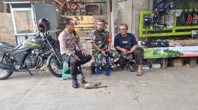 Bhabinkamtibmas Karet Tengsin Bersama Babinsa Sambangi Warga, Perkuat Sinergi Jaga Kamtibmas di Tanah Abang