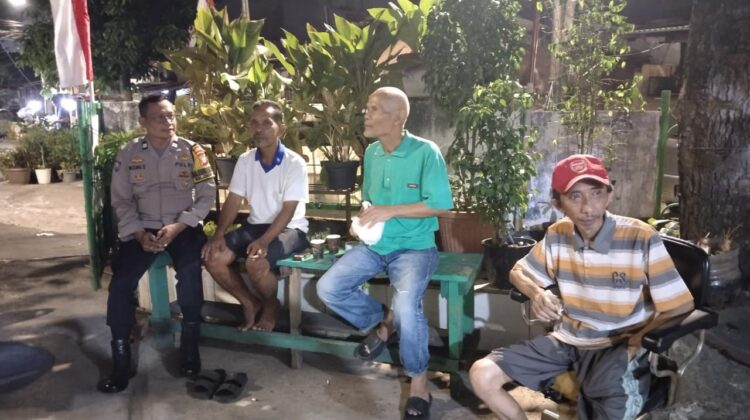 Cegah Kejahatan Sejak Dini, Bhabinkamtibmas Cempaka Putih Timur Aktif Sambangi Warga