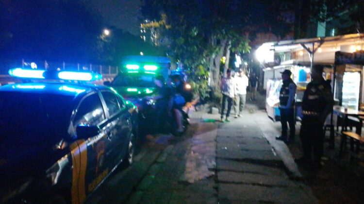 Himbauan tegas Dalam Patroli Blue Light Tiga Pilar Sawah Besar Bubarkan Tongkrongan Remaja, Cegah Tawuran