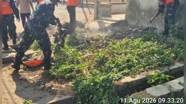 Jaga Kebersihan Lingkungan, Satgas Sampah Kodim 0510/Tigaraksa Bersihkan Tumpukan Sampah di Babakan