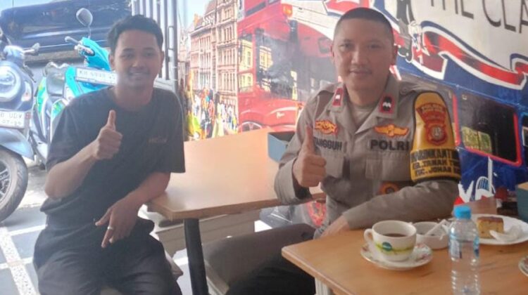 Jaga Usaha Tetap Aman, Bhabinkamtibmas Tanah Tinggi Sambangi Pelaku Usaha di Toko Bake & Brew