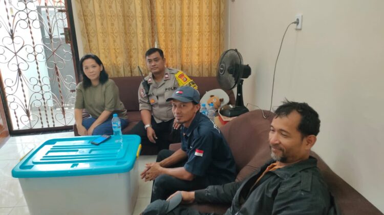 Warga Keluhkan Rumah Retak Terdampak Program Bedah Rumah HUT ke-81 RI, Bhabinkamtibmas Turun Tangan