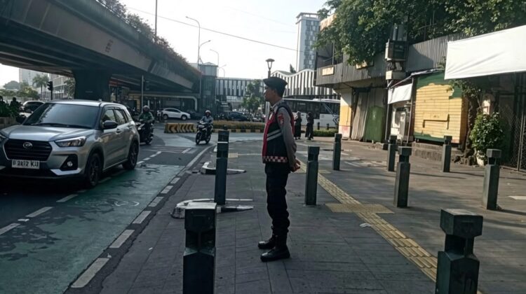 Polisi Atur Lalu Lintas di Sejumlah Titik Kawasan Senen, Arus Kendaraan Ramai Lancar