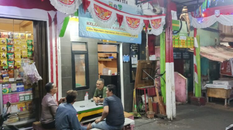 Tengah Malam, Polisi Sambangi Poskamling Kampung Rawa, Warga Diingatkan Waspada Curanmor
