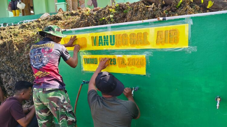 Stiker Program Manunggal Air Bersih Dipasang pada Bak Penampungan Air TMMD ke-129