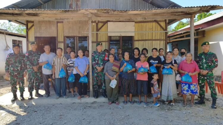 Yonarmed 12 Kostrad Tebar Kepedulian, Ringankan Beban Warga Atambua Barat