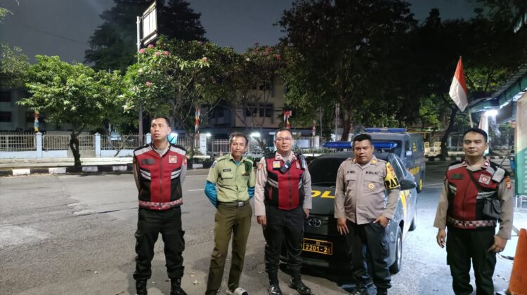 Jelang Dini Hari, Polsek Sawah Besar Gelar Strong Poin Dan Patroli Jalan Kaki di Permukiman Rawan Tawuran