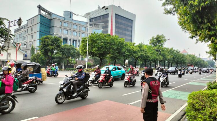 Polisi Atur Lalu Lintas Pagi di Sejumlah Titik Kawasan Senen