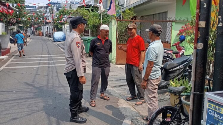 Bhabinkamtibmas Kwitang Sambangi Ketua RT di RW 07, Antisipasi Gangguan Kamtibmas