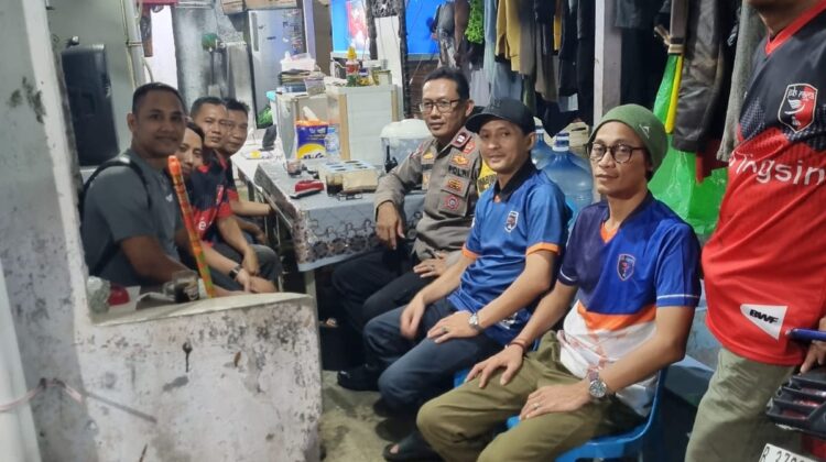 Bhabinkamtibmas Laksanakan Door to Door System Sambangi Ketua RT dan Tokoh Masyarakat di RW 05 Karet Tengsin