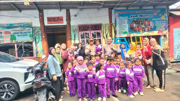 Semarak Kemerdekaan, Warga Menteng Unjuk Kreativitas Lewat Gapura Hias