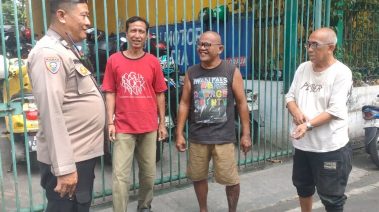 Bhabinkamtibmas dan Warga Kebon Sirih Perkuat Kamtibmas Lewat Jaga Jakarta On The Spot