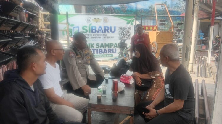 Bhabinkamtibmas Kampung Bali Laksanakan Door to Door System, Jalin Koordinasi dengan Ketua RW 04 Jaga Kamtibmas