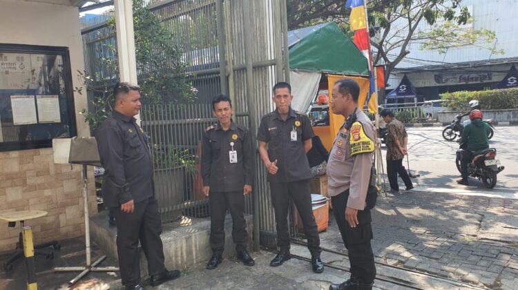 Arahan Bhabinkamtibmas Pasar Baru Kepada SATPAM” Perkuat Deteksi Dini Gangguan Kamtibmas