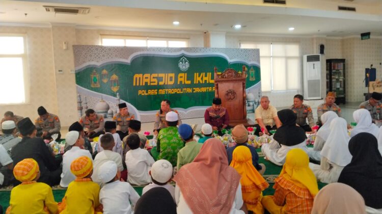 Bhabinkamtibmas Dampingi Doa Bersama dan Santunan Anak Yatim Semarak HUT RI ke-81 Di Polres Metro Jakarta Pusat