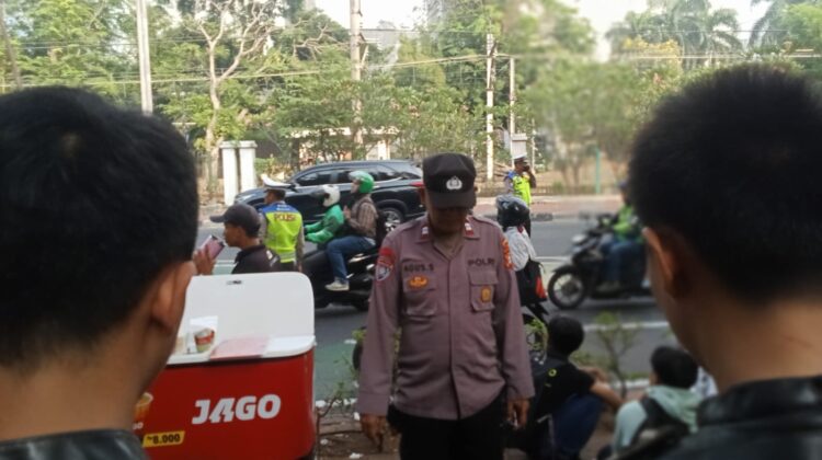 Polri Gelar Apel Kesiapan Pengamanan Pidato Kenegaraan dan Pembacaan RUU di Pintu Stasiun Pospol Palmerah