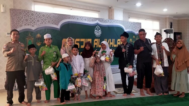 Doa Bersama dan Santunan Anak Yatim Semarakkan HUT RI ke-81 di Masjid Al Ikhlas Polres Metro Jakarta Pusat