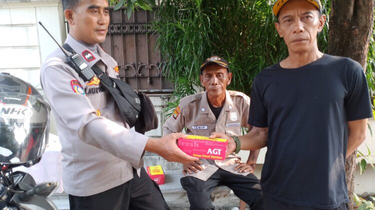 Polsek Sawah Besar Gelar Jumat Berkah, Bagikan Nasi Siap Saji Gratis untuk Warga Kurang Mampu